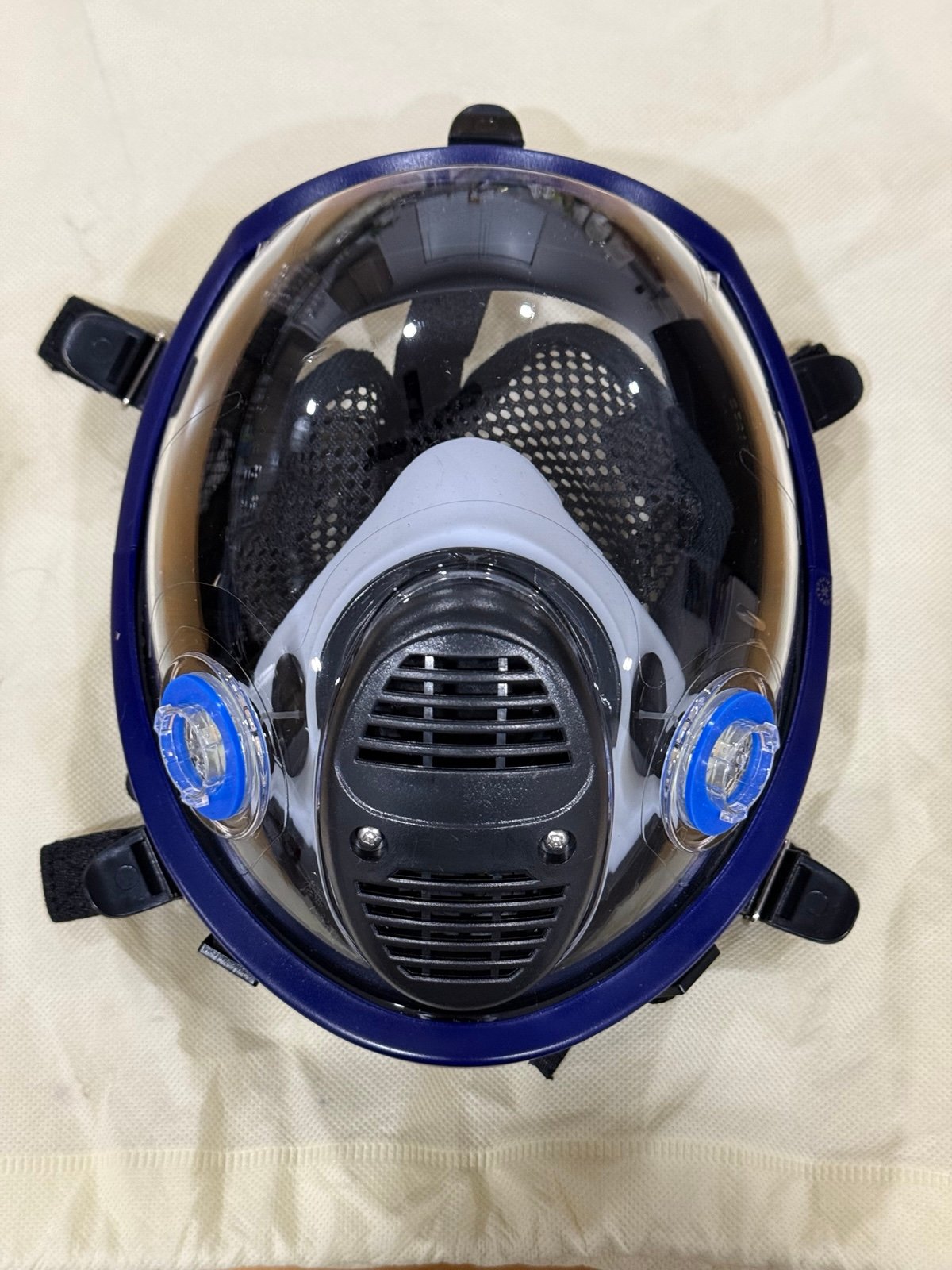 New ( open box) Full face respirator mask.