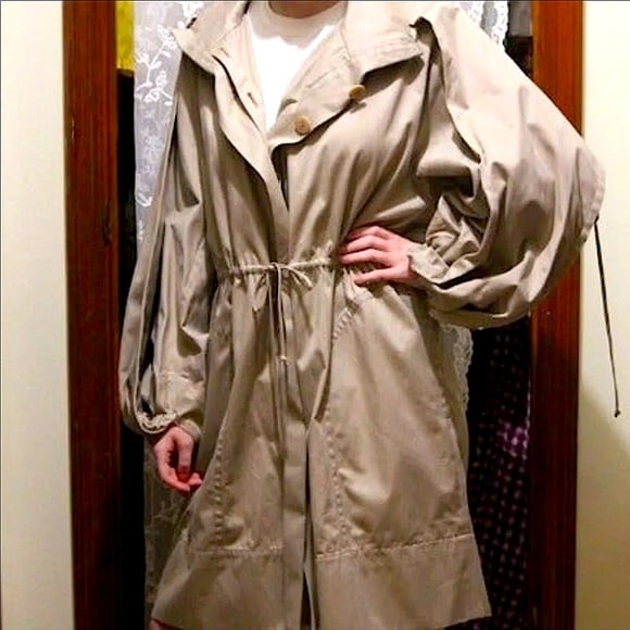 STELLA MCCARTNEY GORGEOUS, CAPED TRENCH