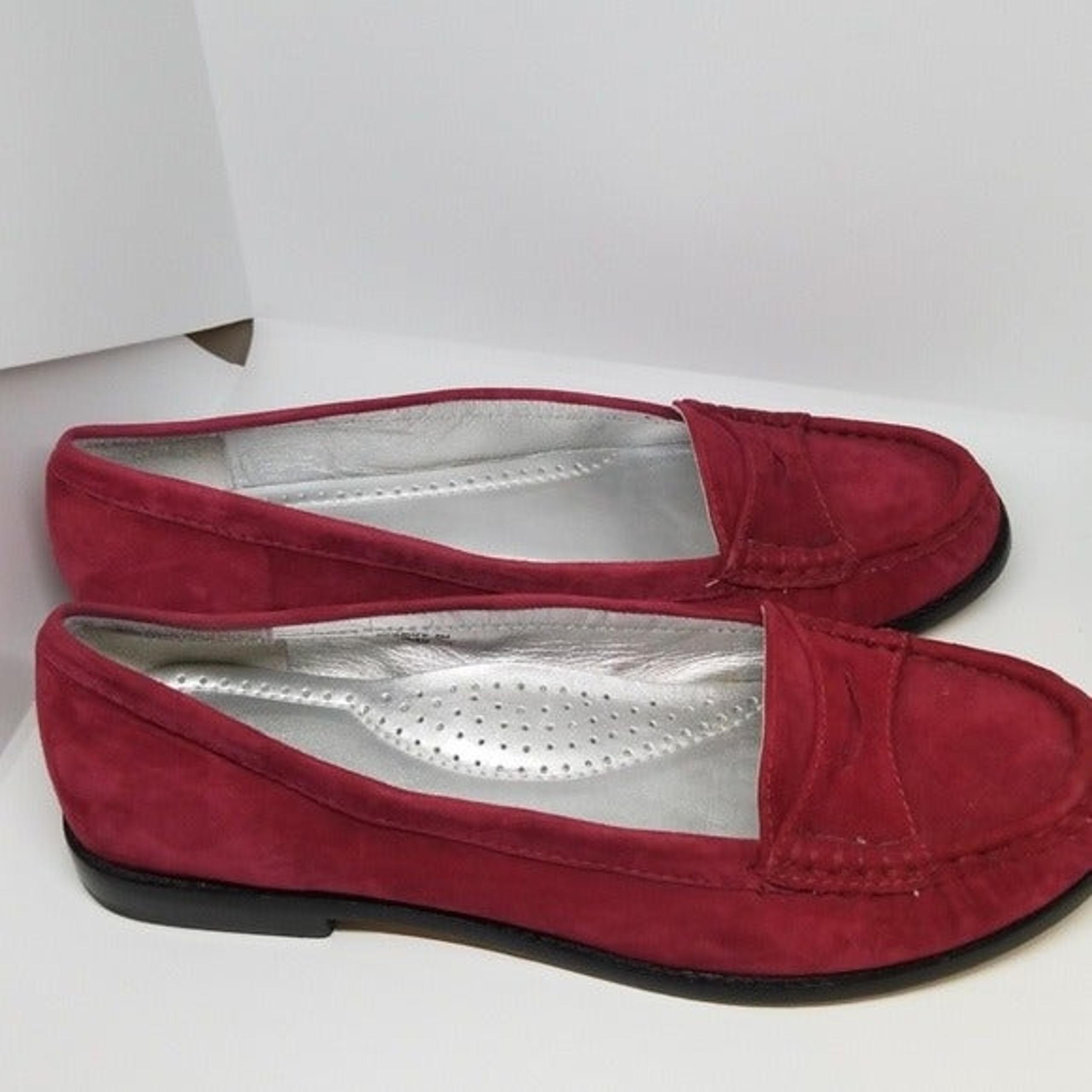 L.L Bean OJLN3 red suede loafers 8M
