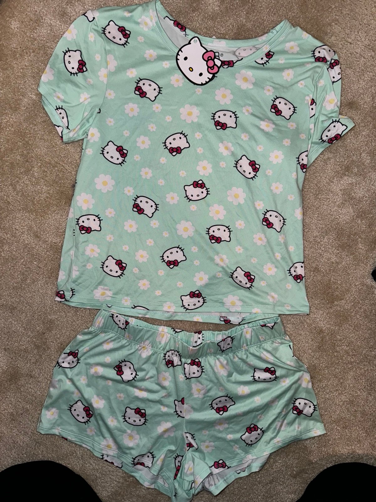 Hello Kitty viral pijamas top & Shorts green Size small pajamas
