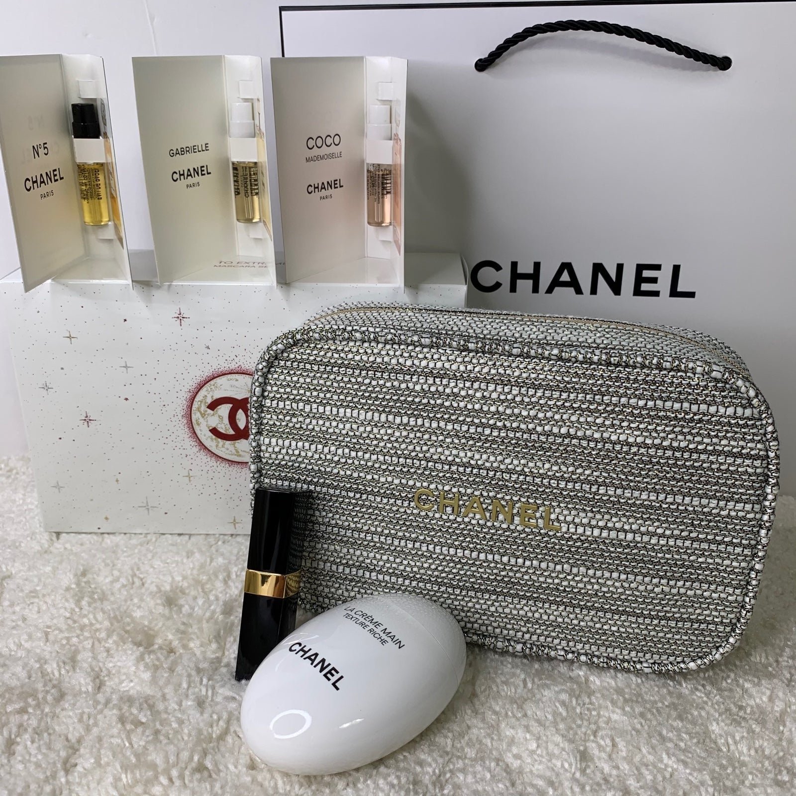 CHANEL beauty set cosmetic pouch hydration on hand set