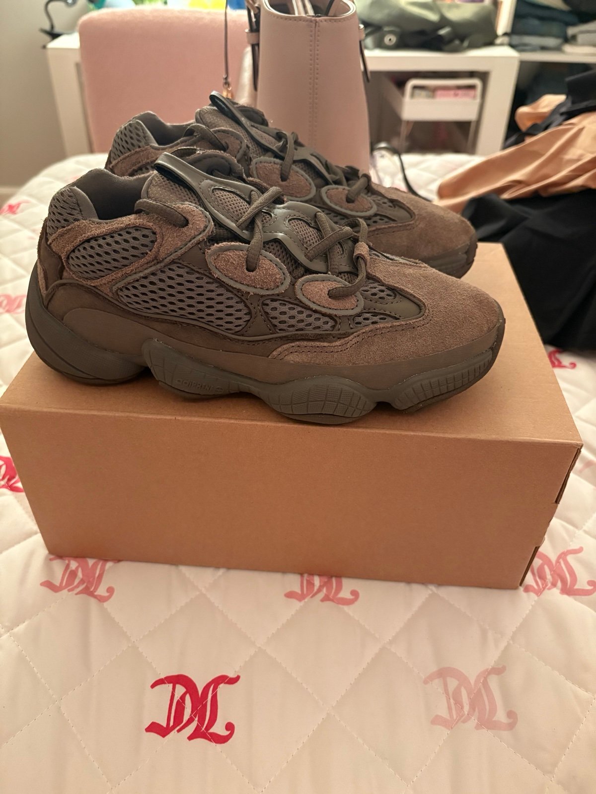 Yeezy 500 clay brown size 5