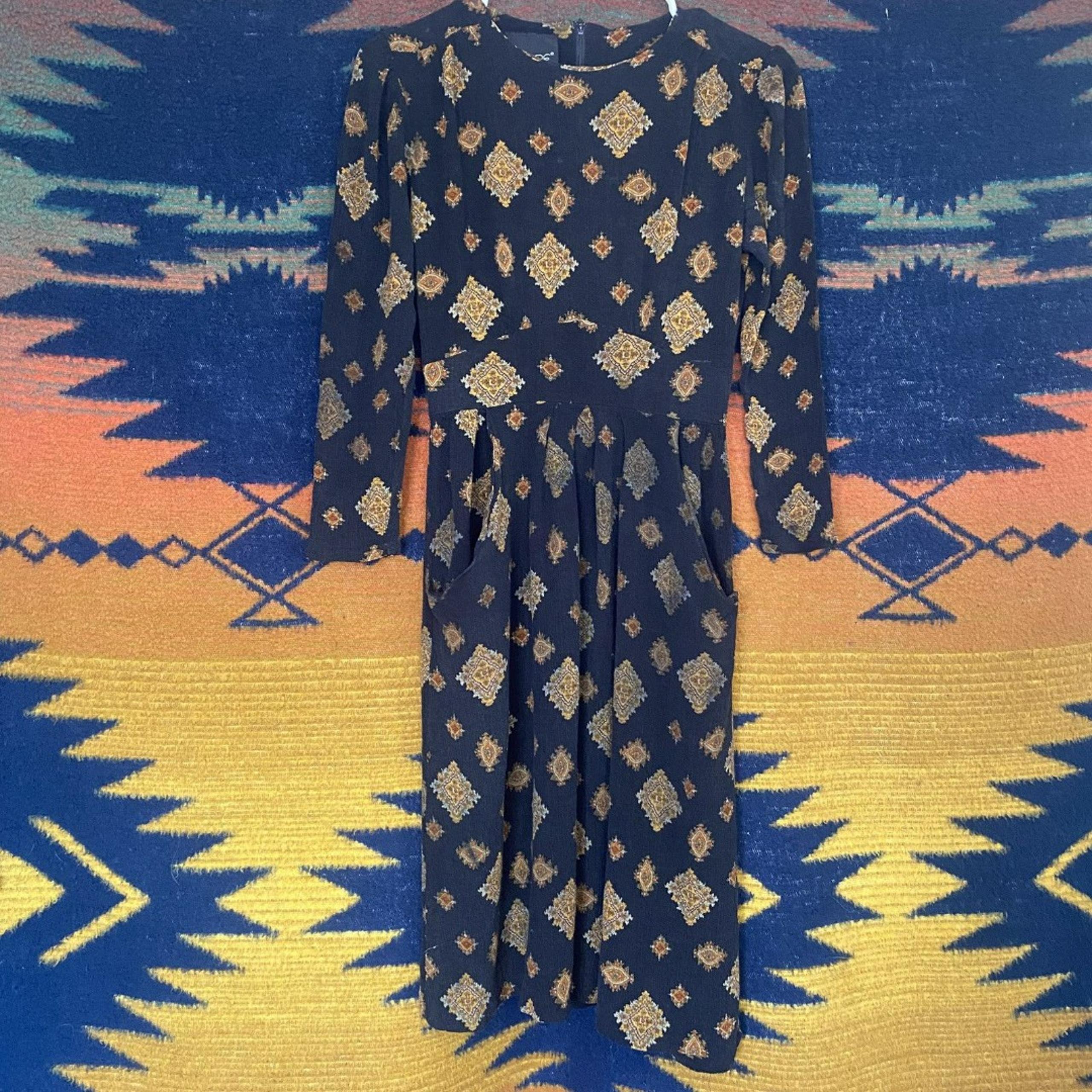 Vintage 80’s Phoebe Rayon Long Sleeve Midi Dress. Pockets. Small.