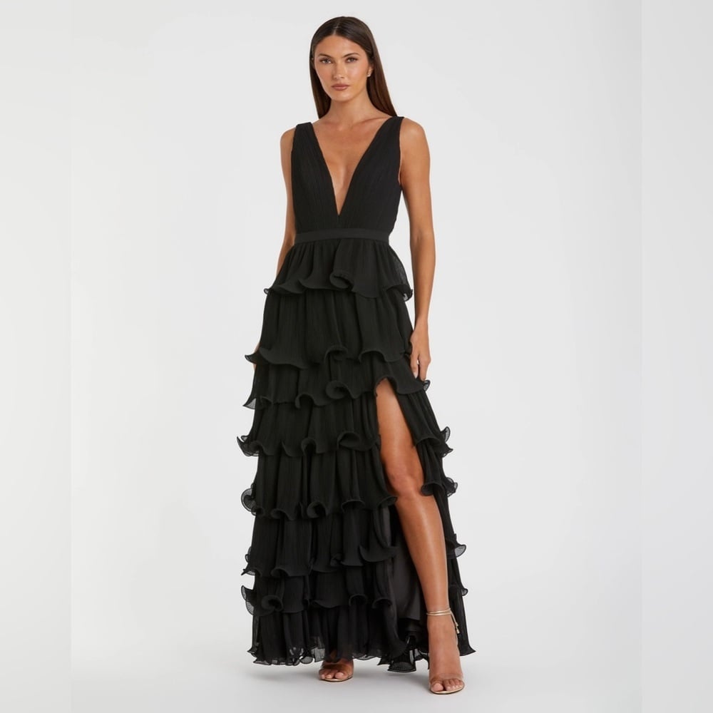 Size IEENA FOR MAC DUGGAL 49054 NWT Black Sleeveless Ruffle Tiered V Neck Gown