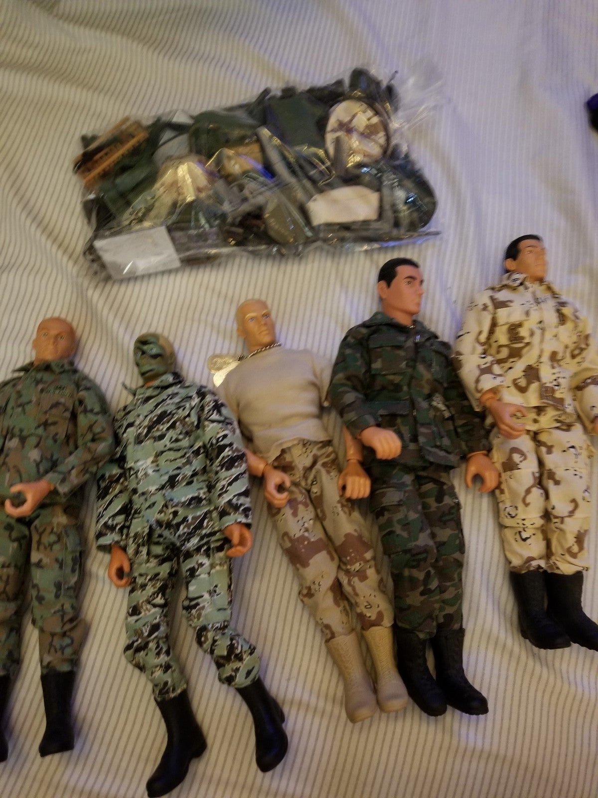 12 GiJoes with bundle of accessories.j