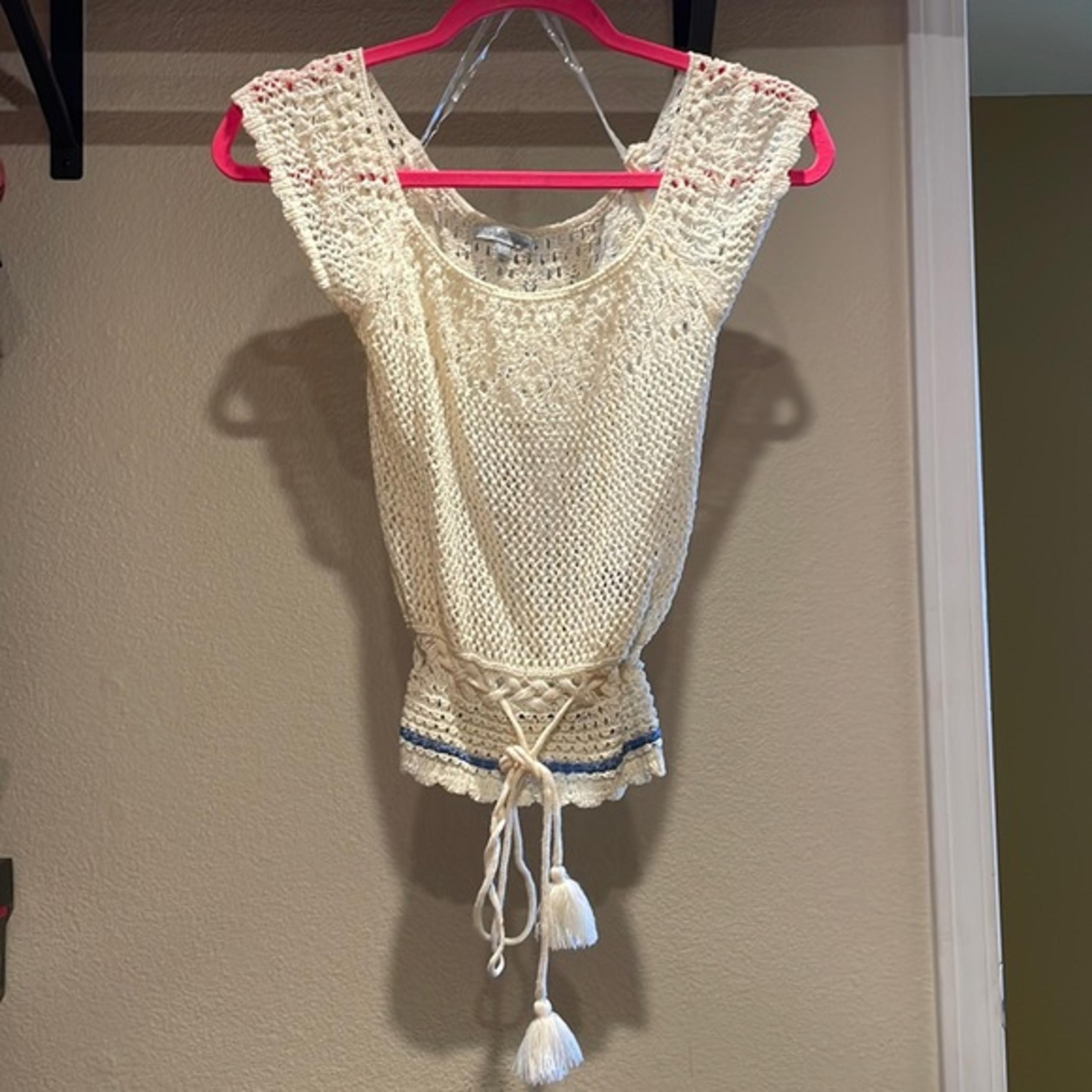 Charlotte Russe, Medium, knit tied top in off white