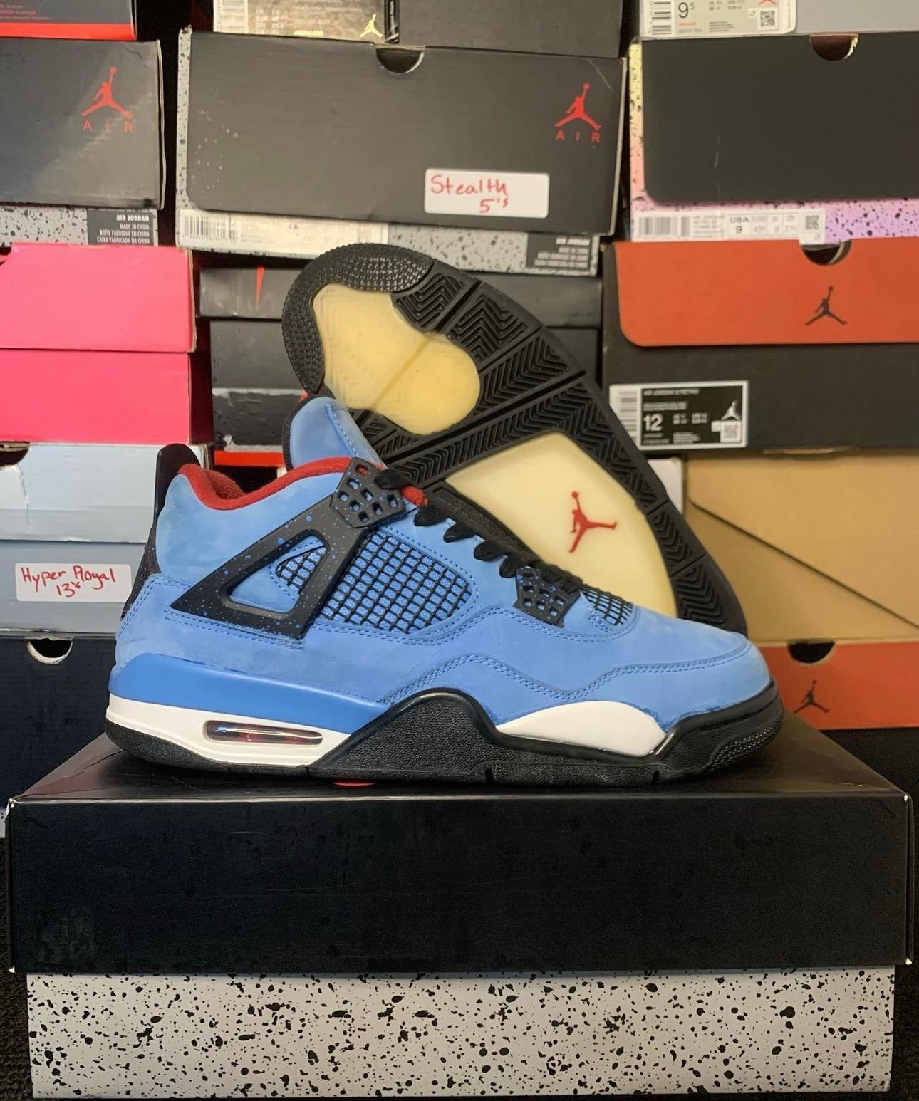 Travis Scott Jordan 4