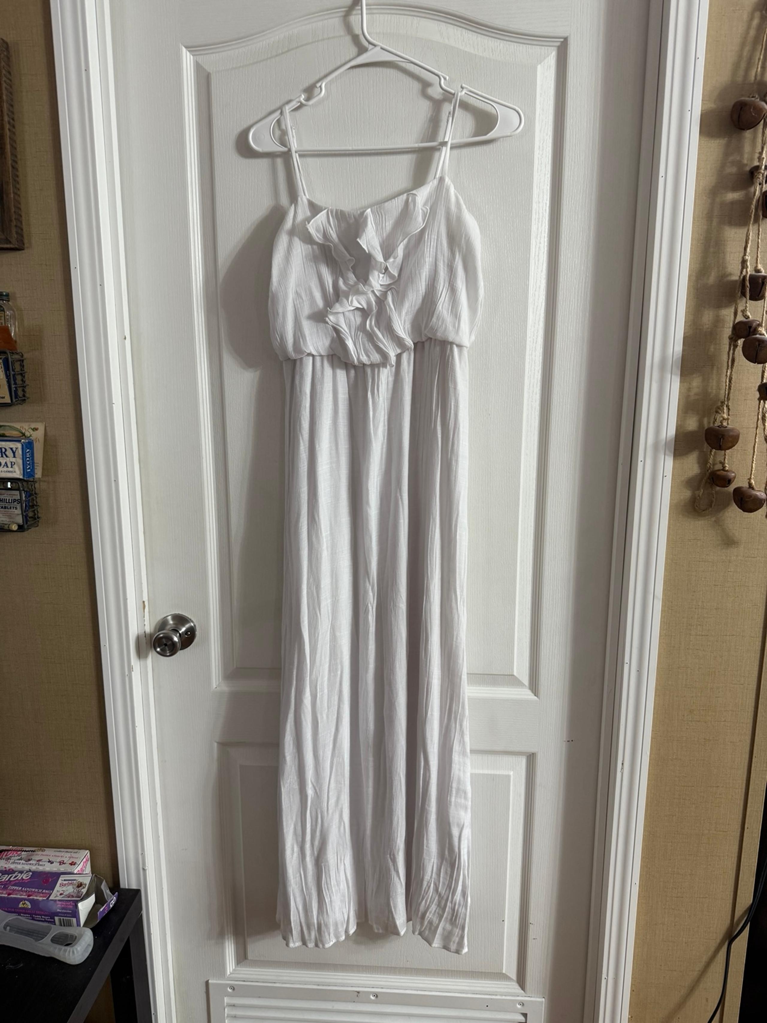 IZ Byer Women’s White Maxi Sun Dress Sz L.  5055