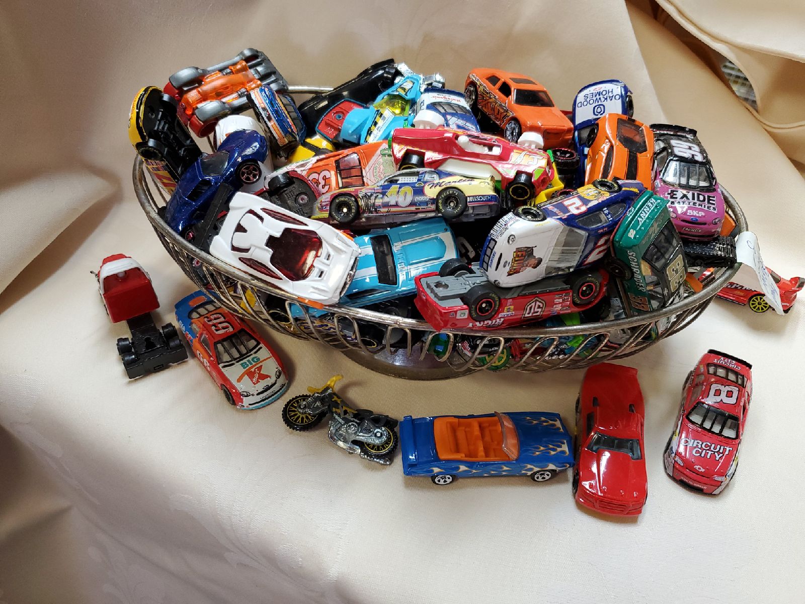 50 + Matchbox /Hotwheels cars LOT