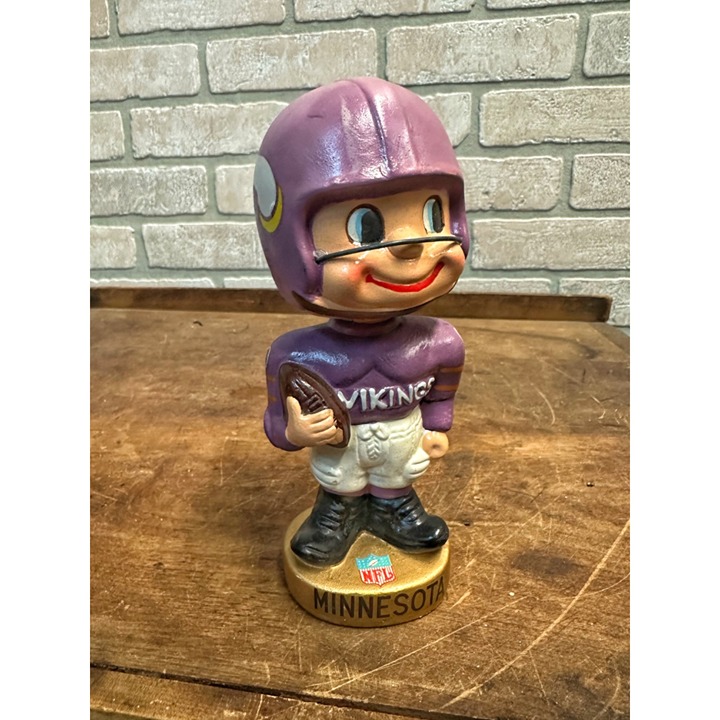 VINTAGE 1965 TOES UP GOLD BASE MINNESOTA VIKINGS NODDER BOBBLE HEAD