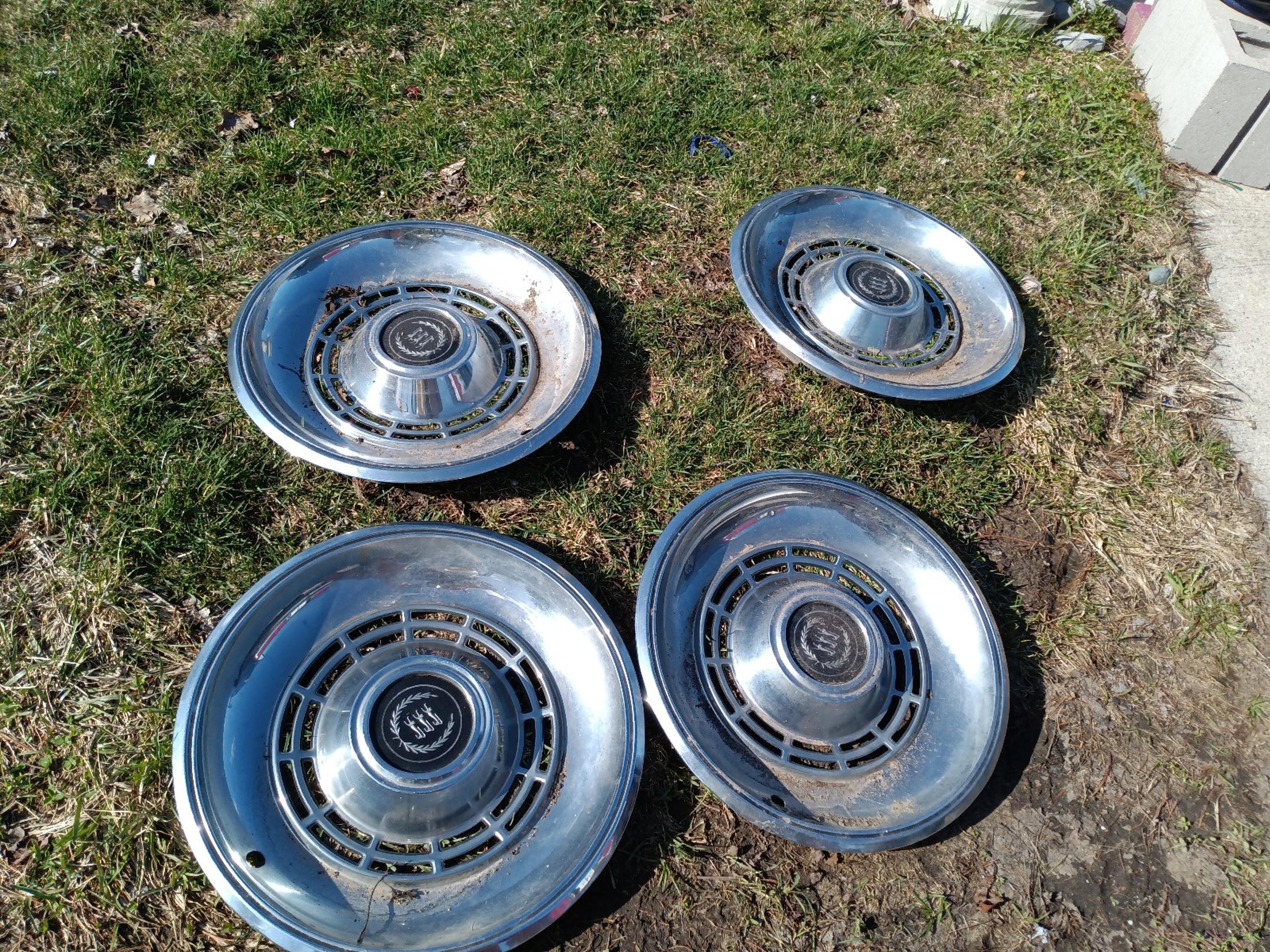 14" Ford & mercury hubcap set