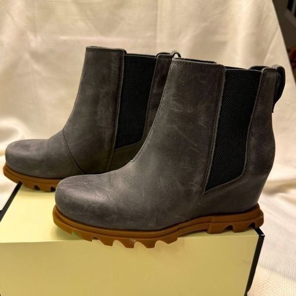 Grey Sorel distressed brushed leather hidden wedge boot size 7.5 streetwear