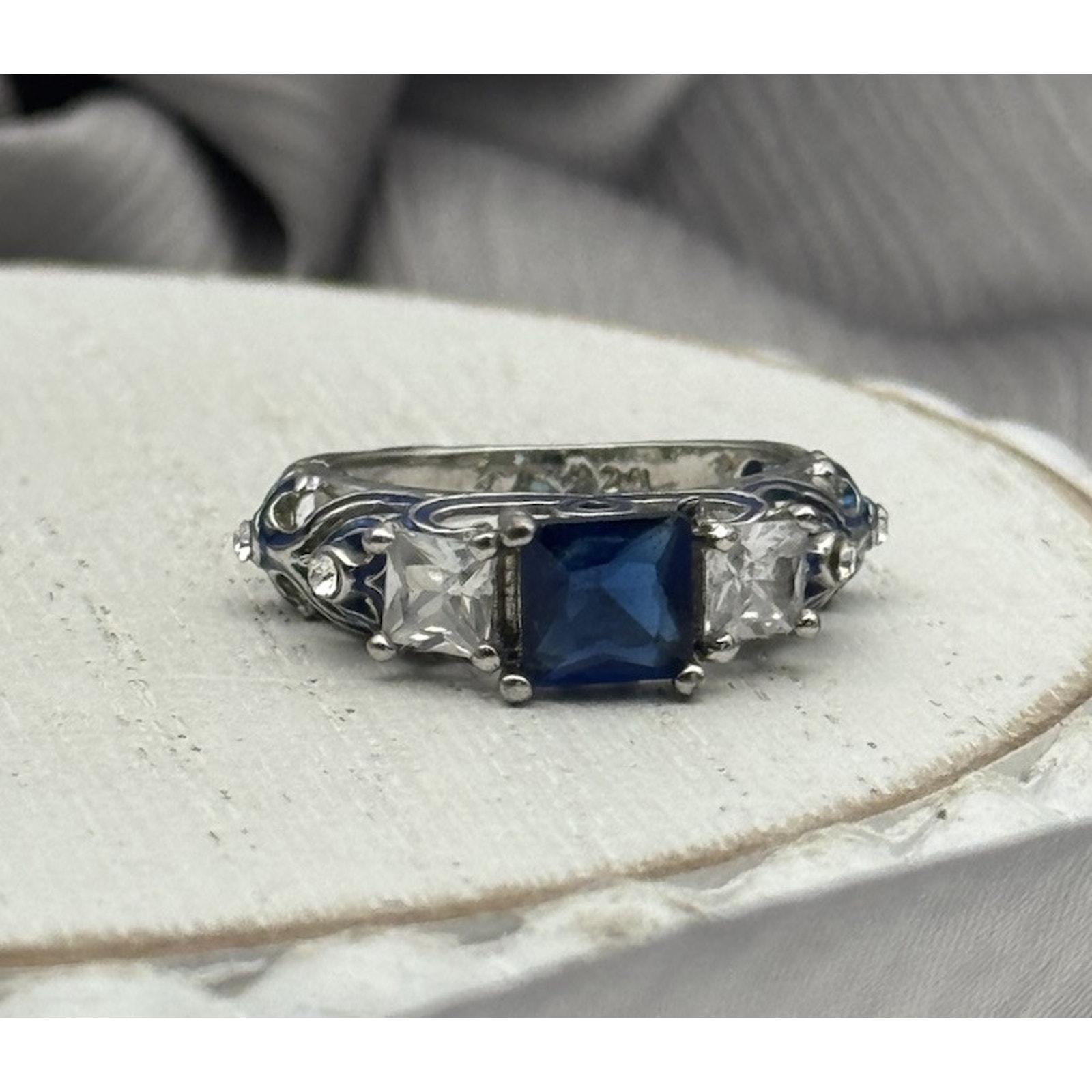 STERLING SILVER Blue & WHITE STONE ENAMEL HEART RING SIZE 6.5 / 2.62 Grams