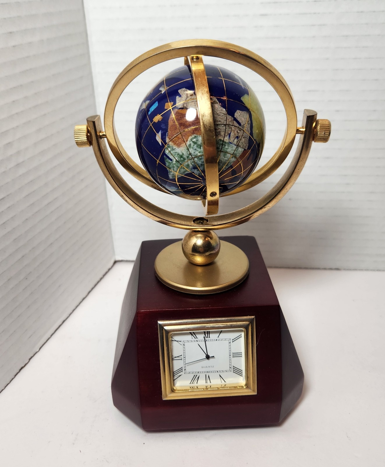 Rotating world globe desk top clock