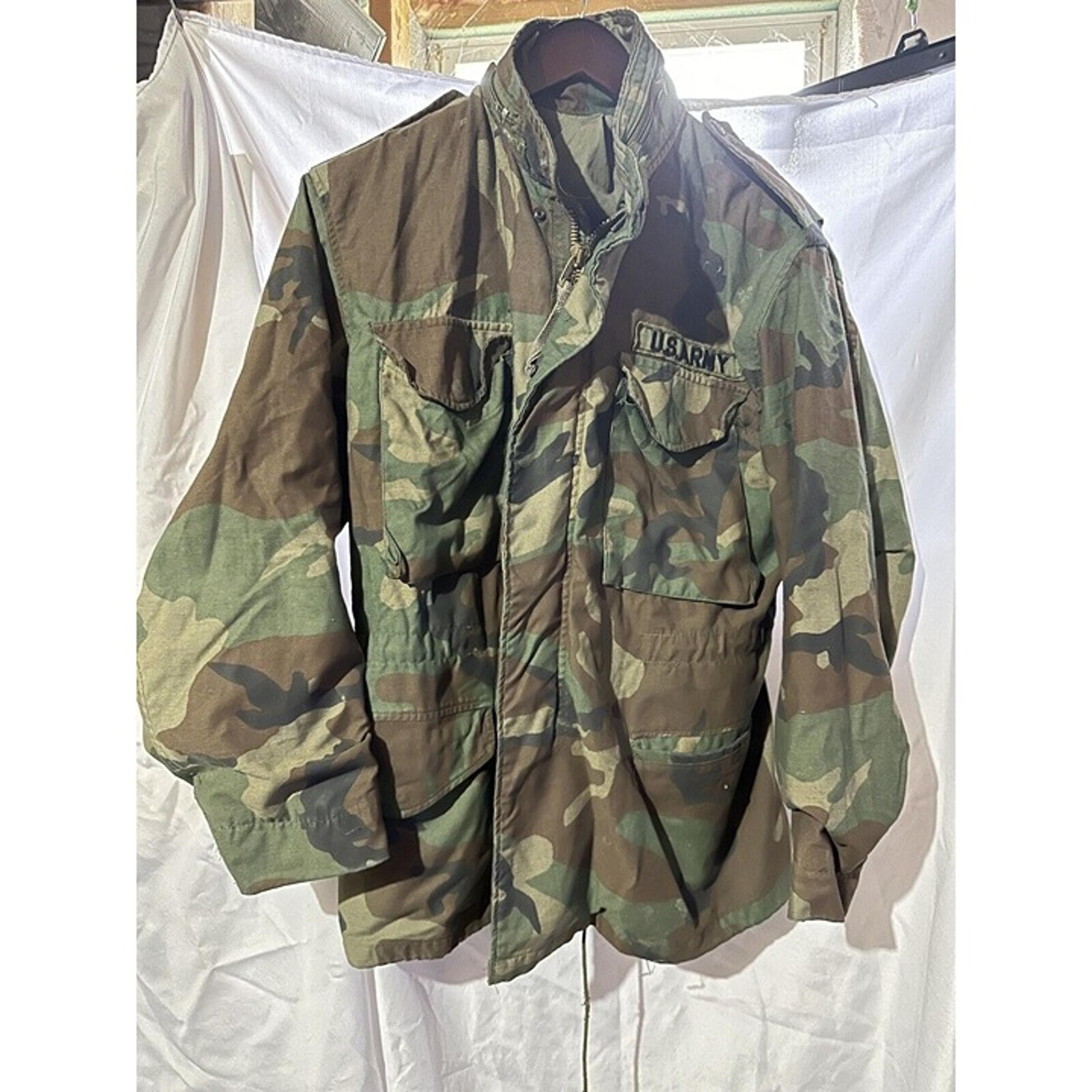 US ARMY WOODLAND CAMO M-65 FIELD JACKET SIZE SMALL REGULAR 1982