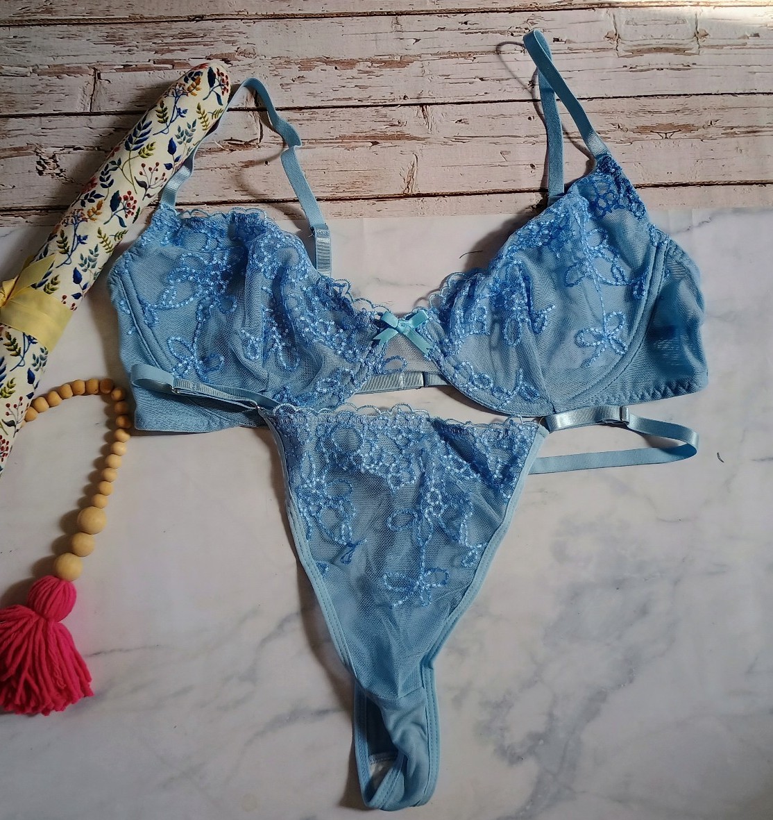Victoria's Secret Embroidered Lightly Lined Underwired 38C/XL Bra Set
