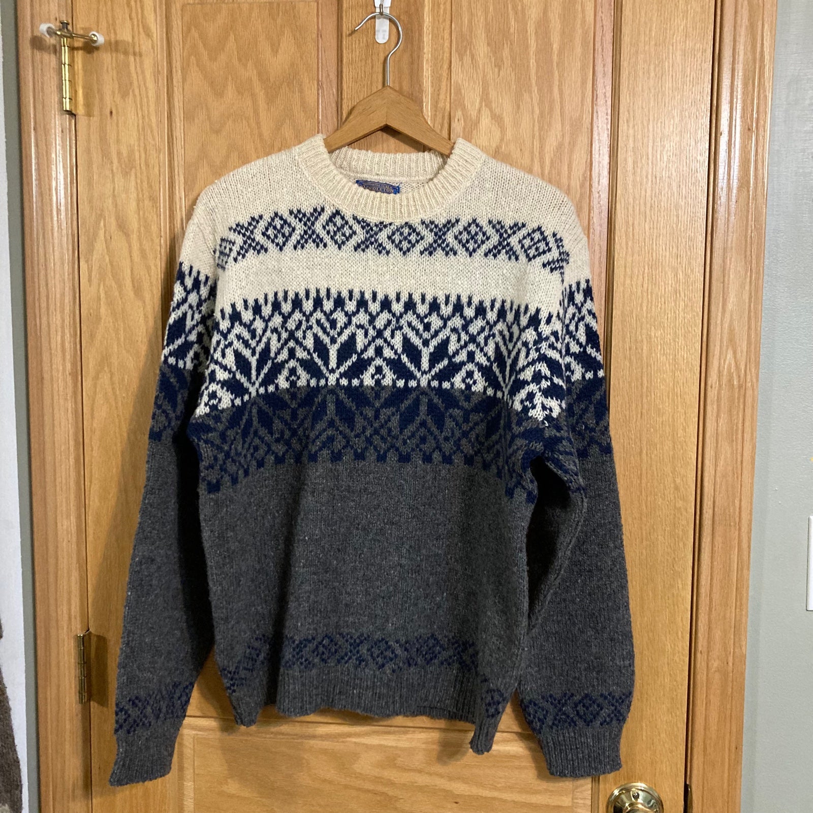 Vintage Pendleton wool long sleeve sweater with snowflake pattern