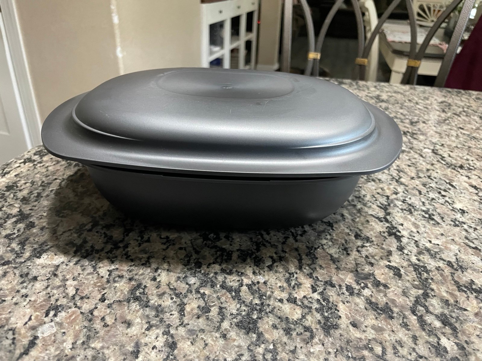 Tupperware ultrapro 2qt/2L baking pan with lid new