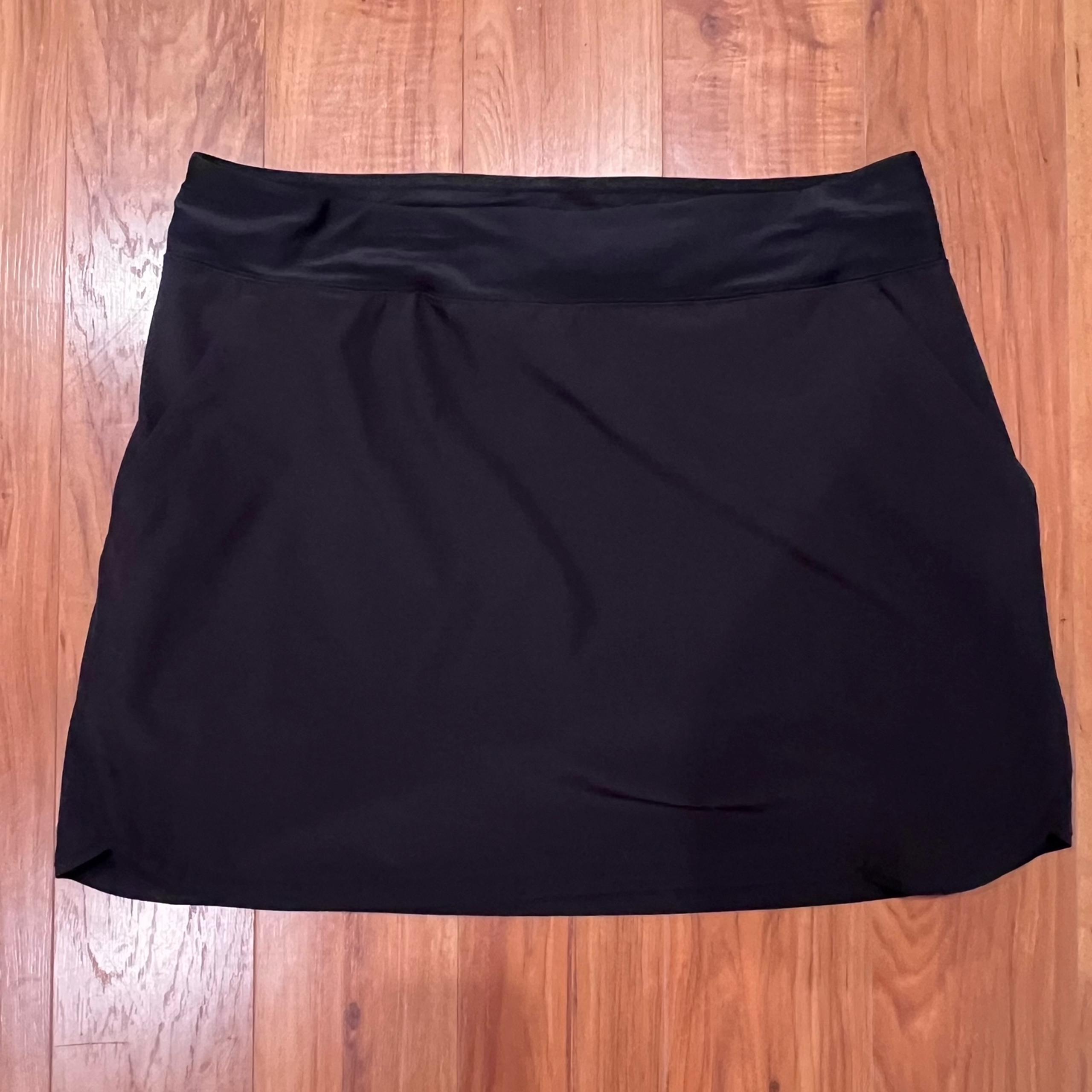 Lands End Women’s Black Athletic Skort