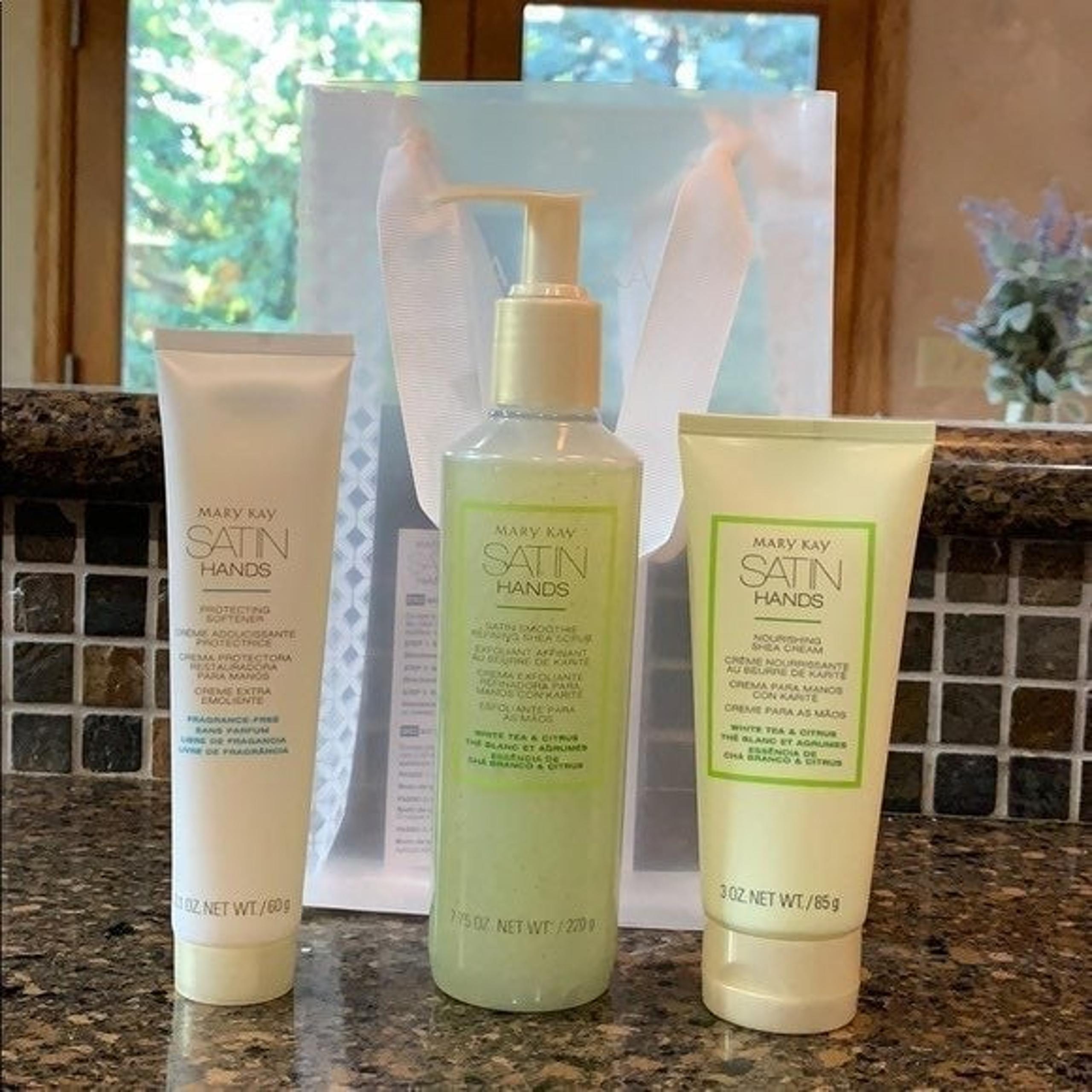 Mary Kay Satin Hands Set