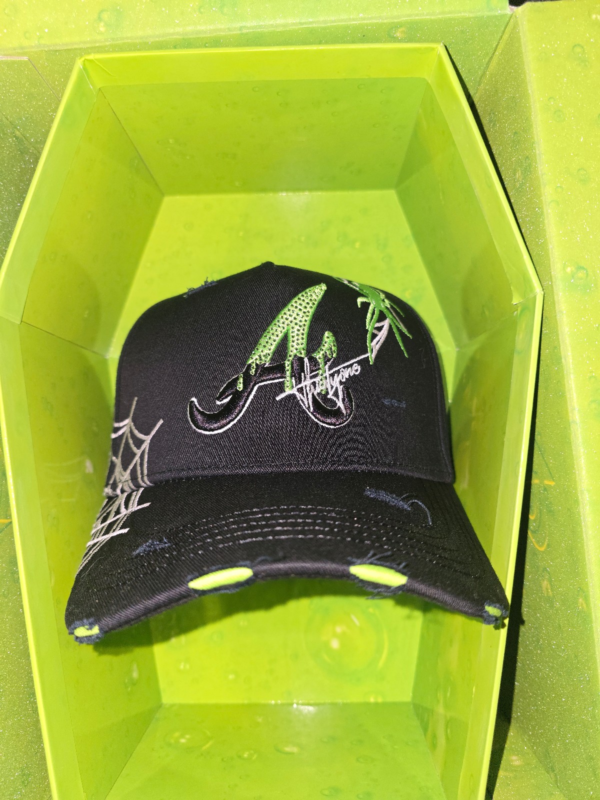 31 Hats Arachnophobia Halloween 2000 Pieces Limited Edition