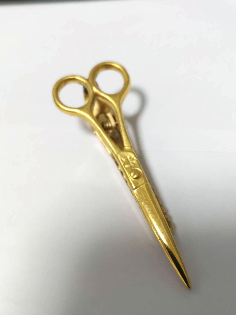 Gold Scissors Light Tie Pin