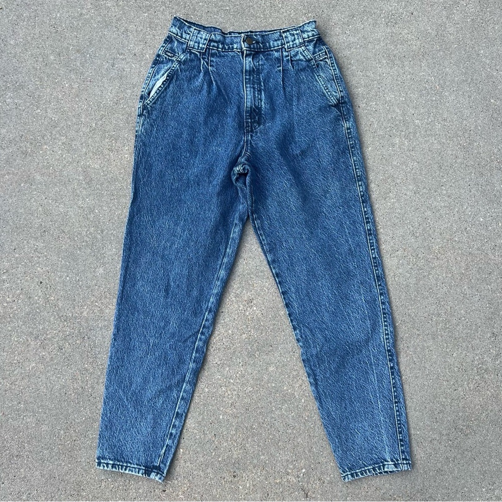 Vintage 80s 90s Chic Stone Wash bareback high rise pleated taper leg mom jeans