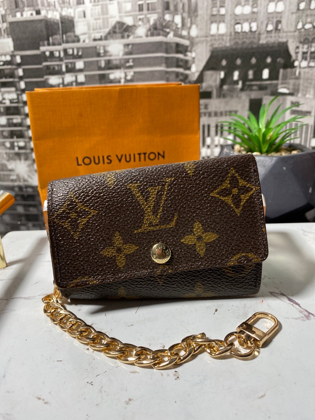 Authentic Louis Vuitton Monogram Key Case