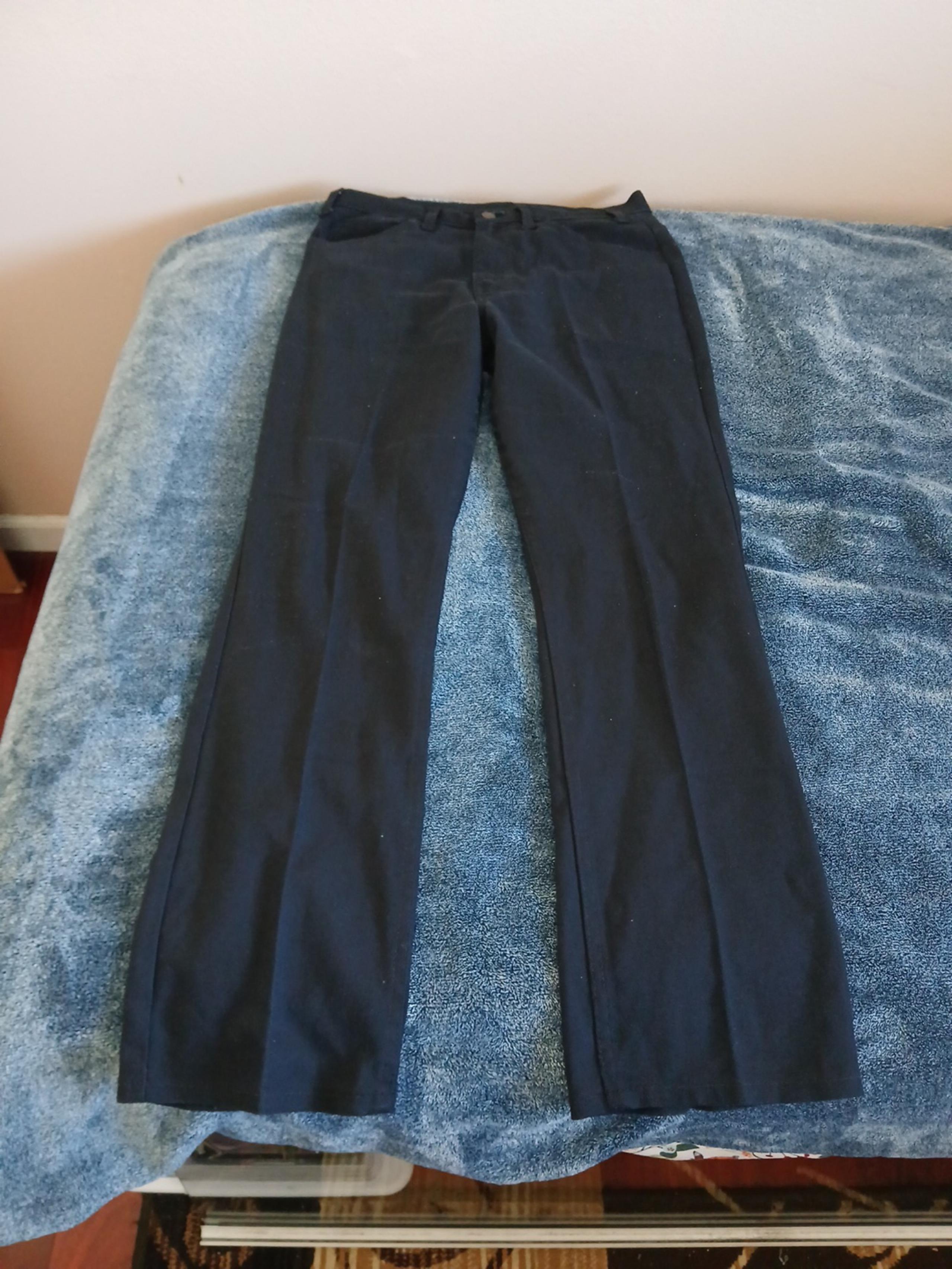 Women's Levi pant.