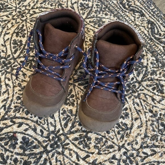 Oshkosh B’gosh lace up boots brown size 10 toddlers EUC