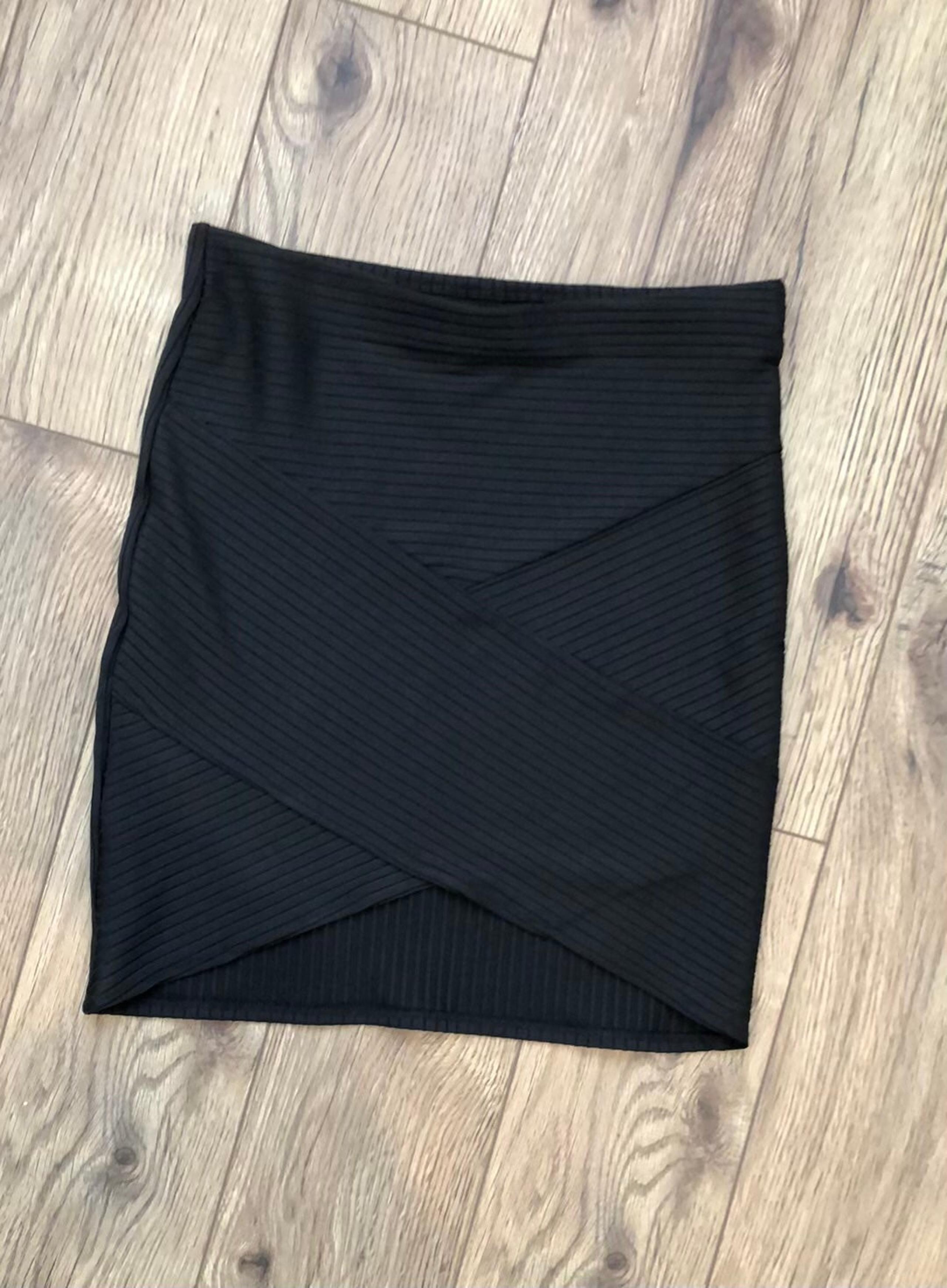H&M Black High Waisted Mini Skirt Size Small