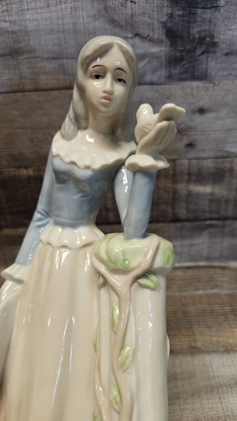 espada toledo Women with Bird porcelain figurine Spain espada toledo Cameo