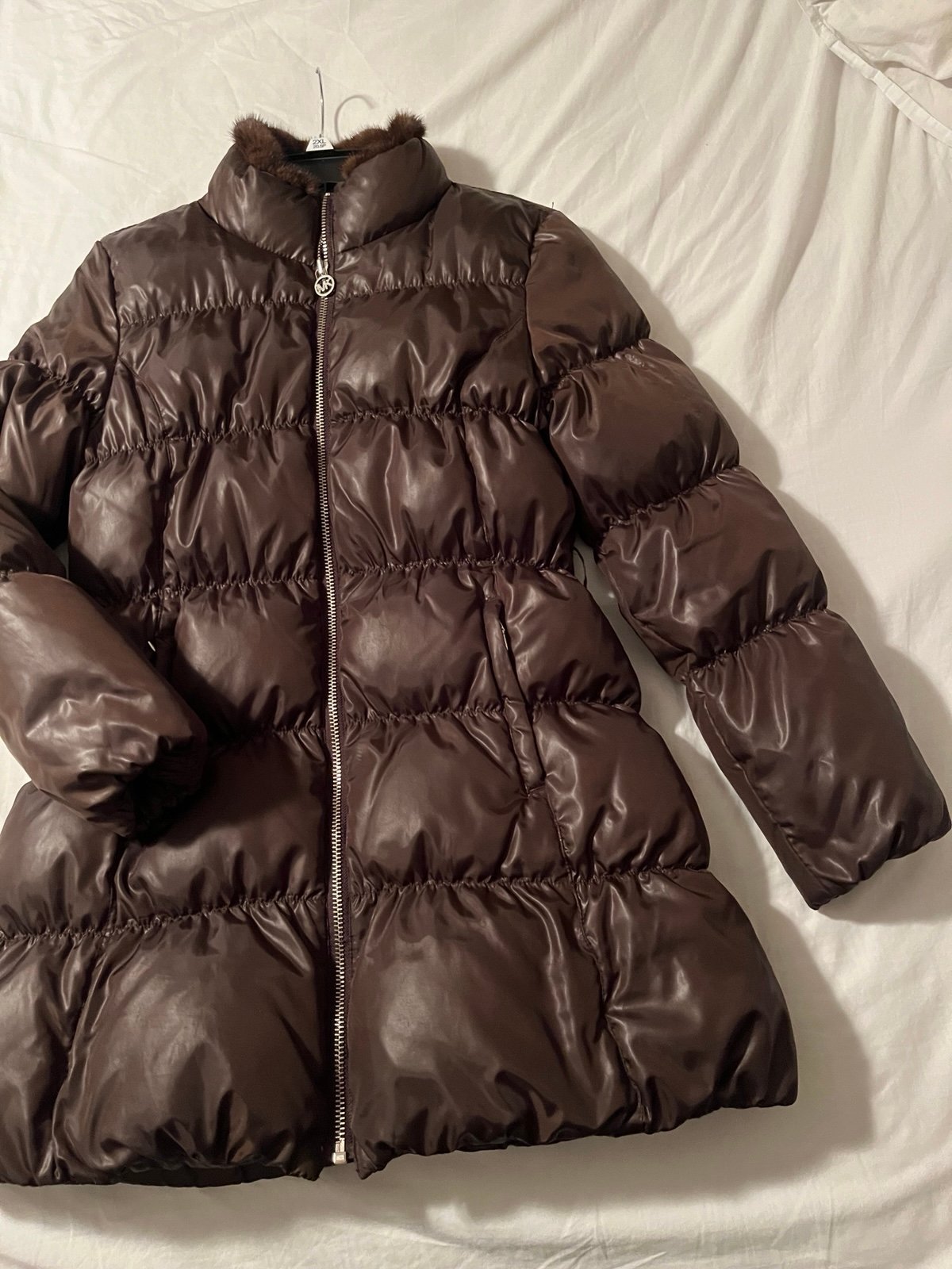 Michael Kors puffer for woman . Size L/G . Color brown. Excellent condition