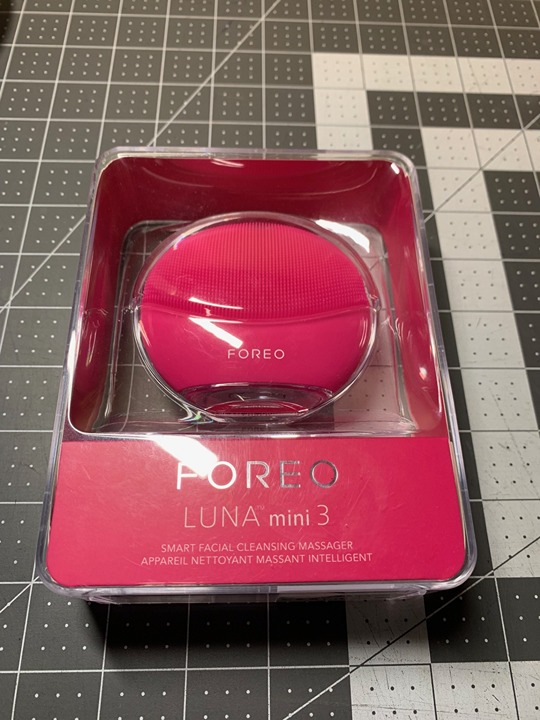 Foreo Luna Mini 3 Smart Facial Cleansing Massager - New / Sealed - Fuchsia Pink