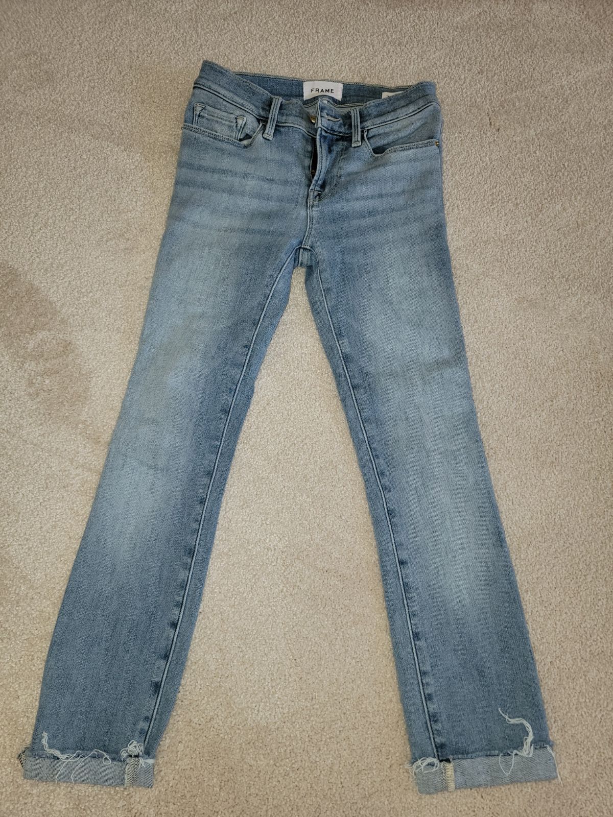 FRAME Le Skinny de Jeanne Vintage Wash Jeans 23