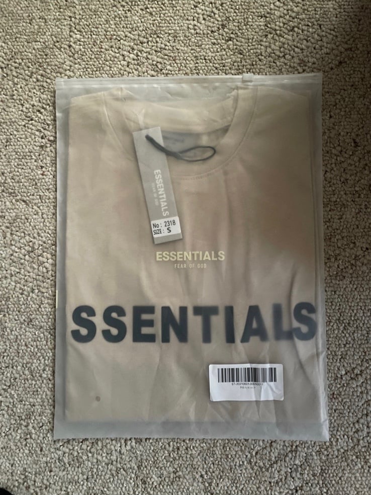 Essentials Fear of God tshirt