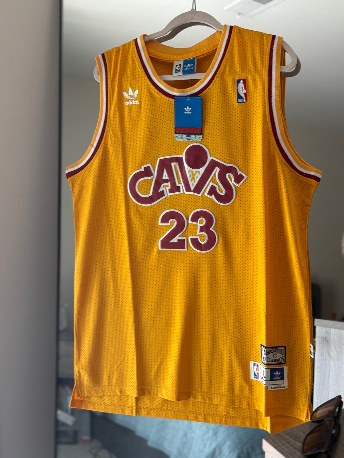 Throw back lebron James cavs jersey xl NwT