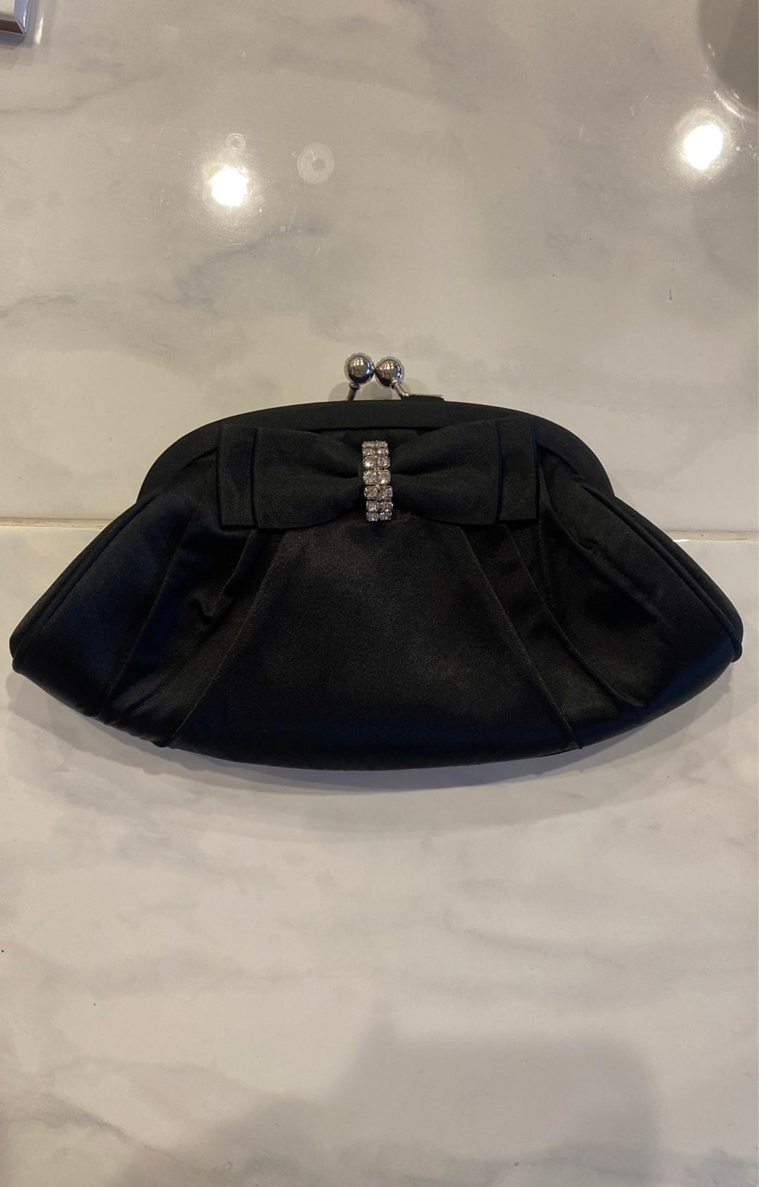 Apt 9 black clutch
