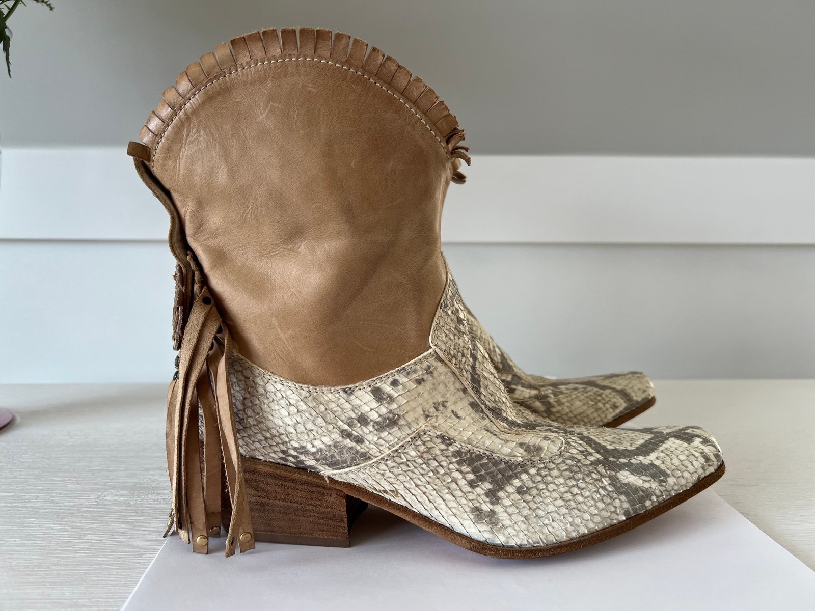 el vaquero boots size 37 ( eur )Snake Skin