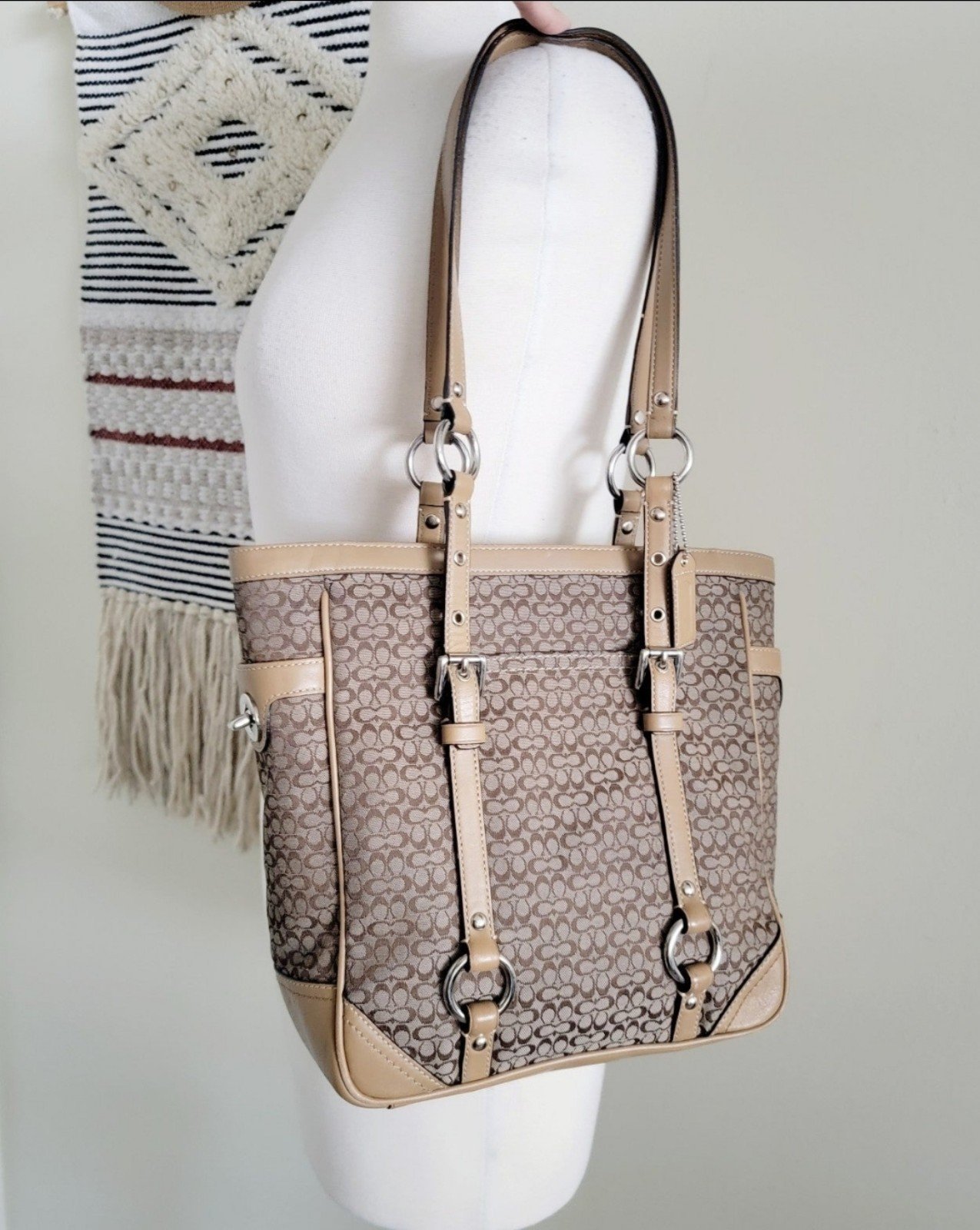 Coach vintage style shoulder bag tan