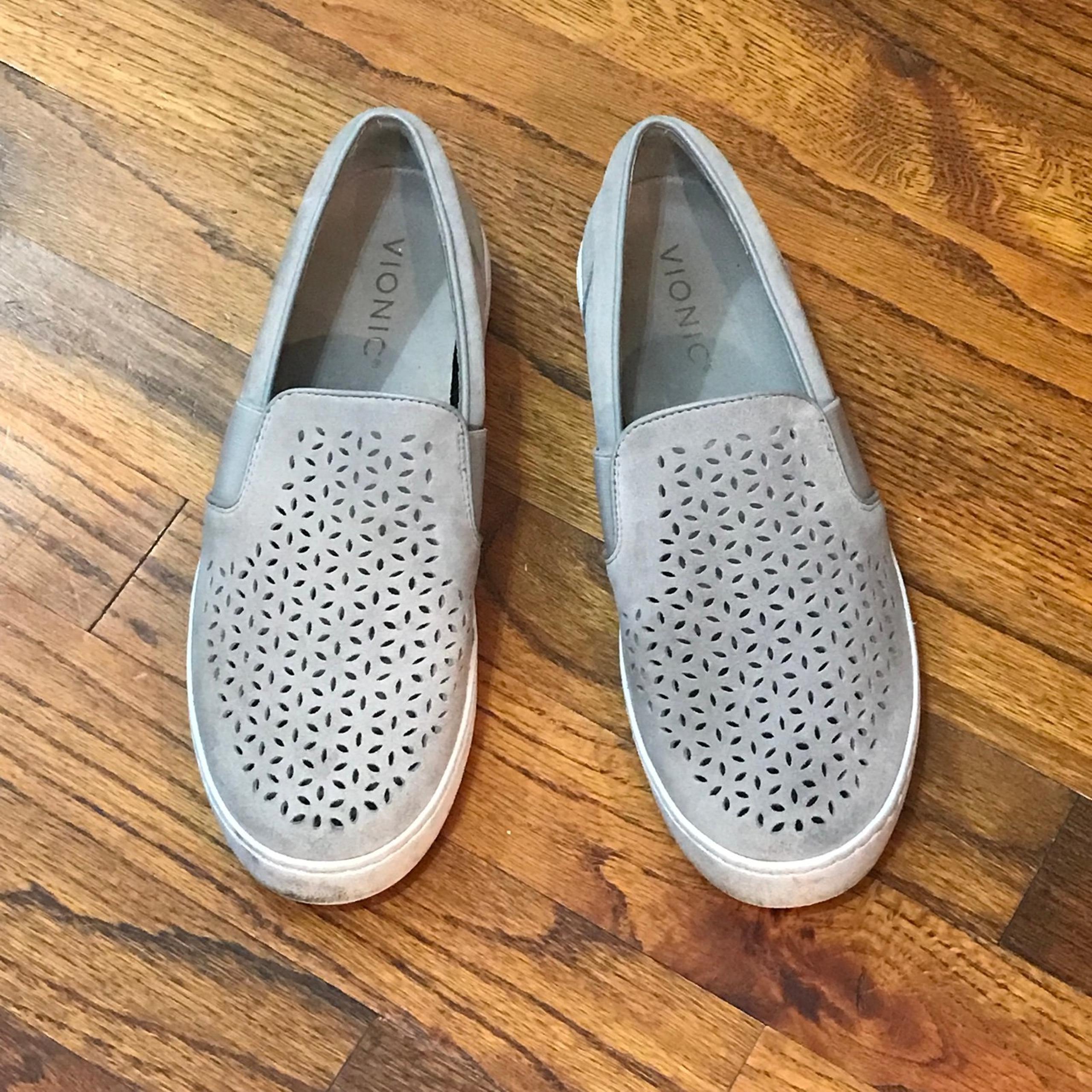 Vionic Grey Gray Kani Slip On Sneaker Womens Fashion Shoes
Size 7.5
Smoke Free H