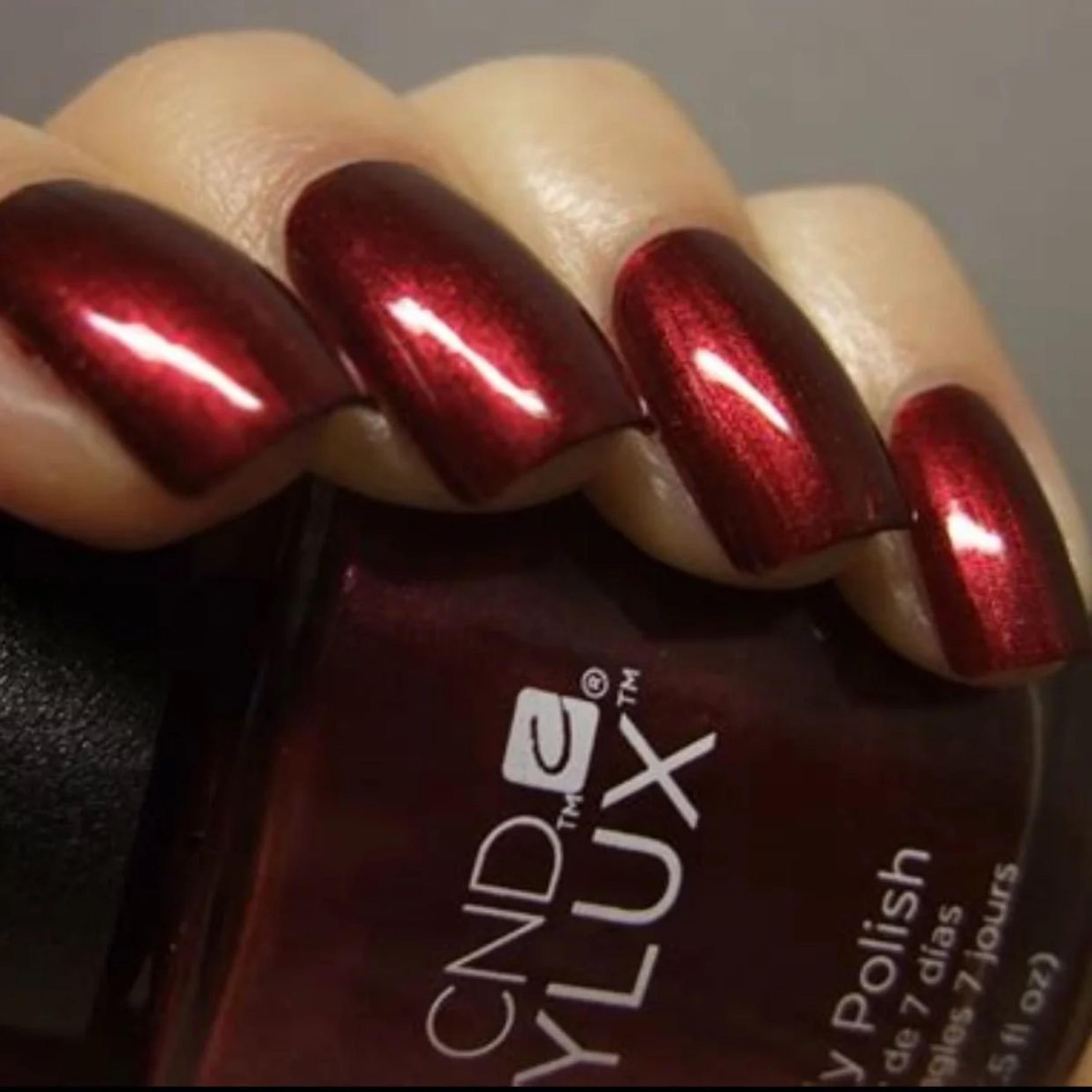 CND Vinylux Weekly Longwearing Nail Polish ❤️ CRIMSON SASH