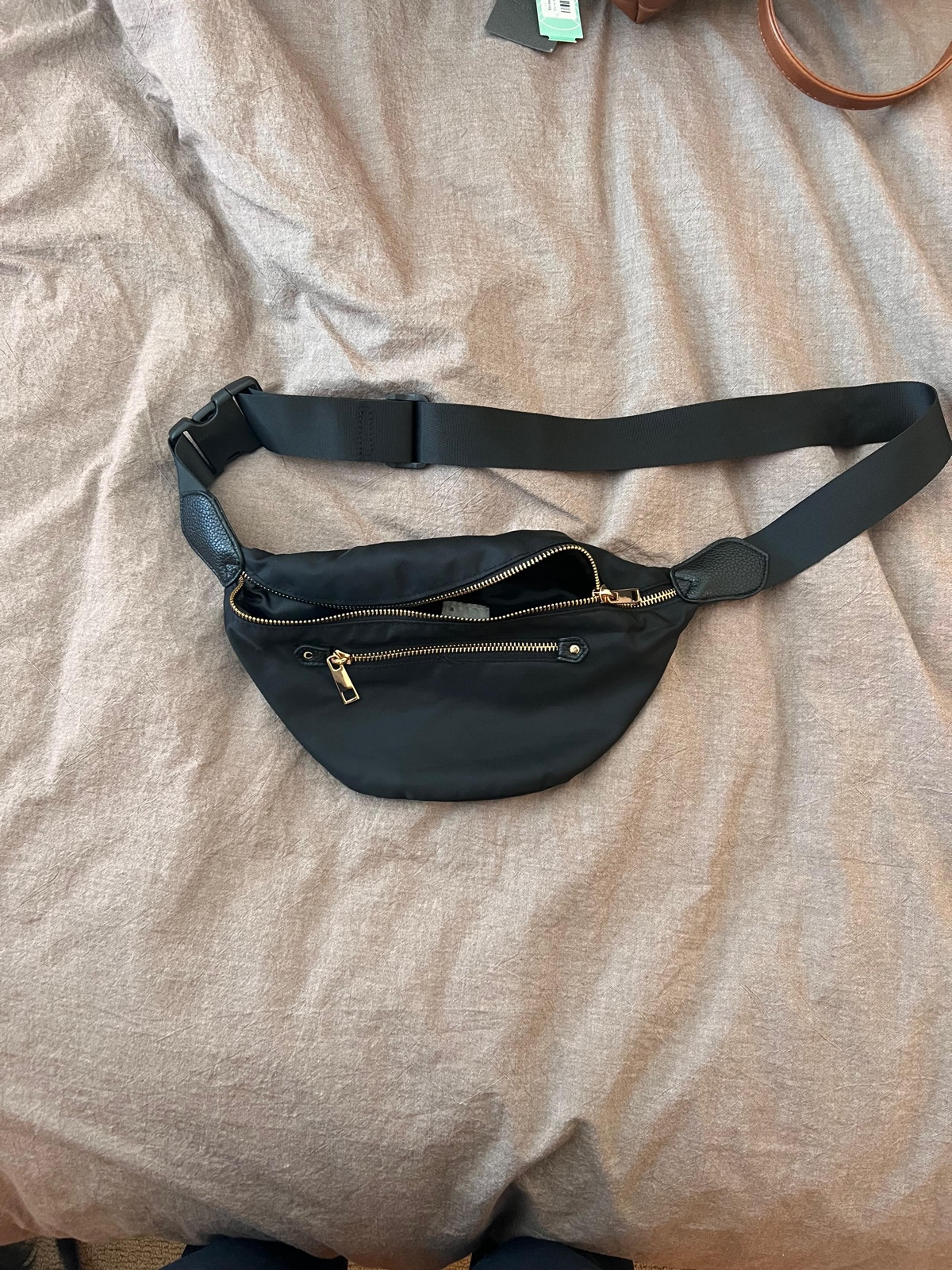Black belt bag