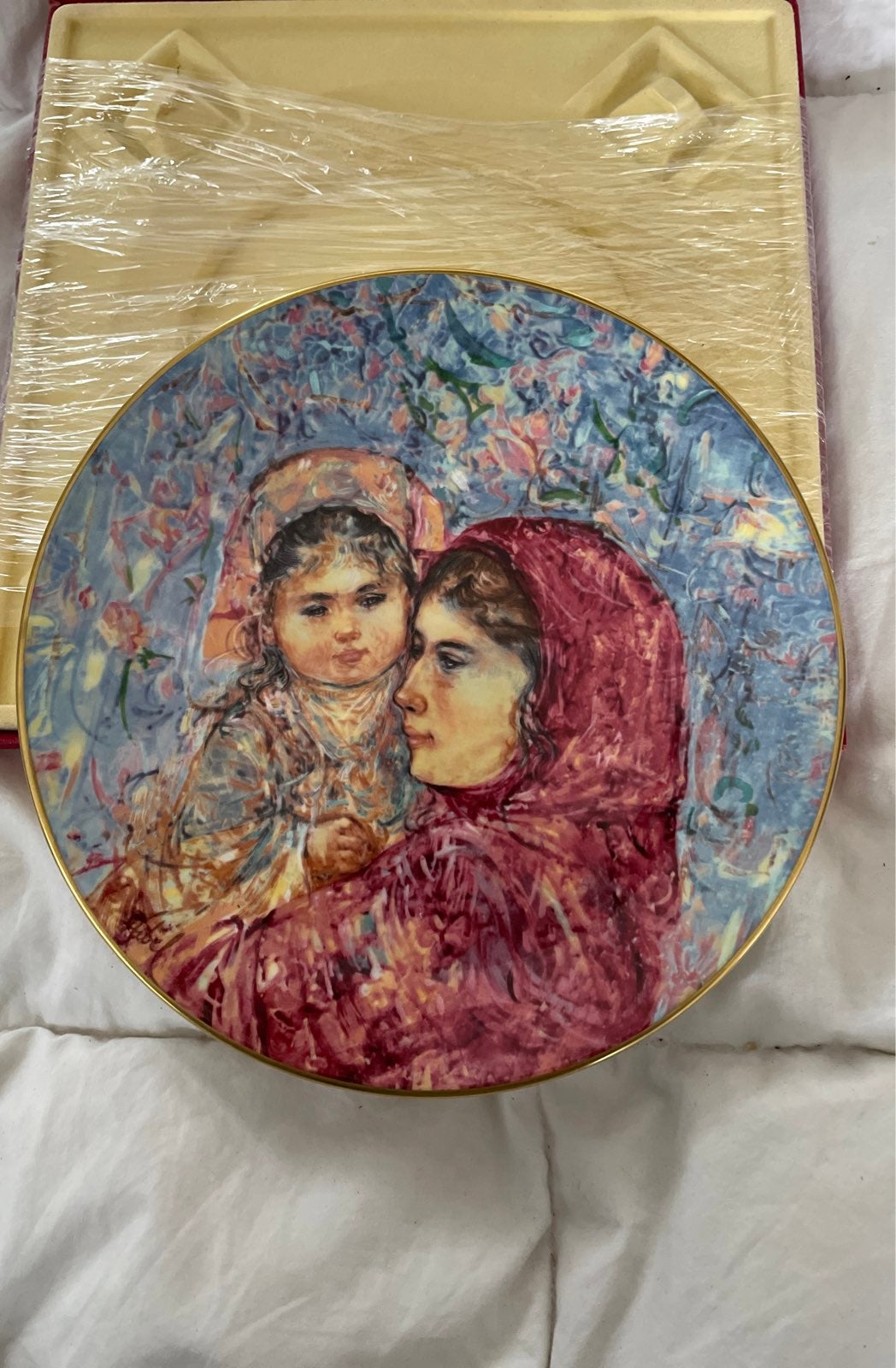Lucia and child Collectors plate