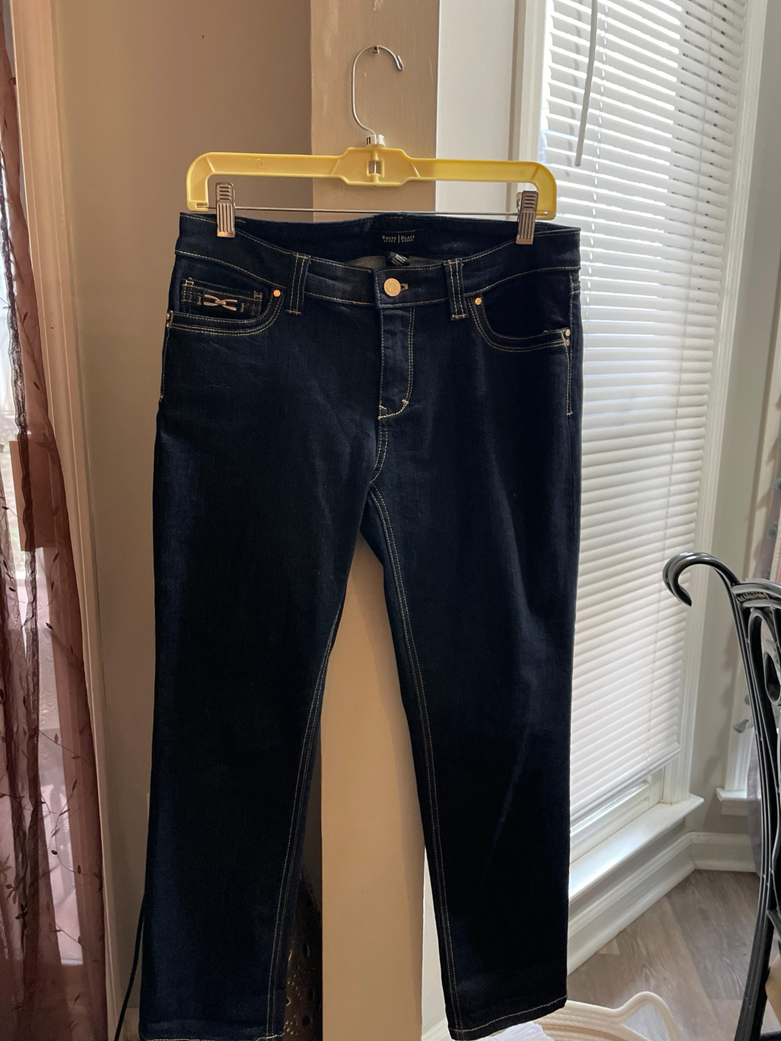 White House/Black Market , NWOT ladies  jeans, size 6