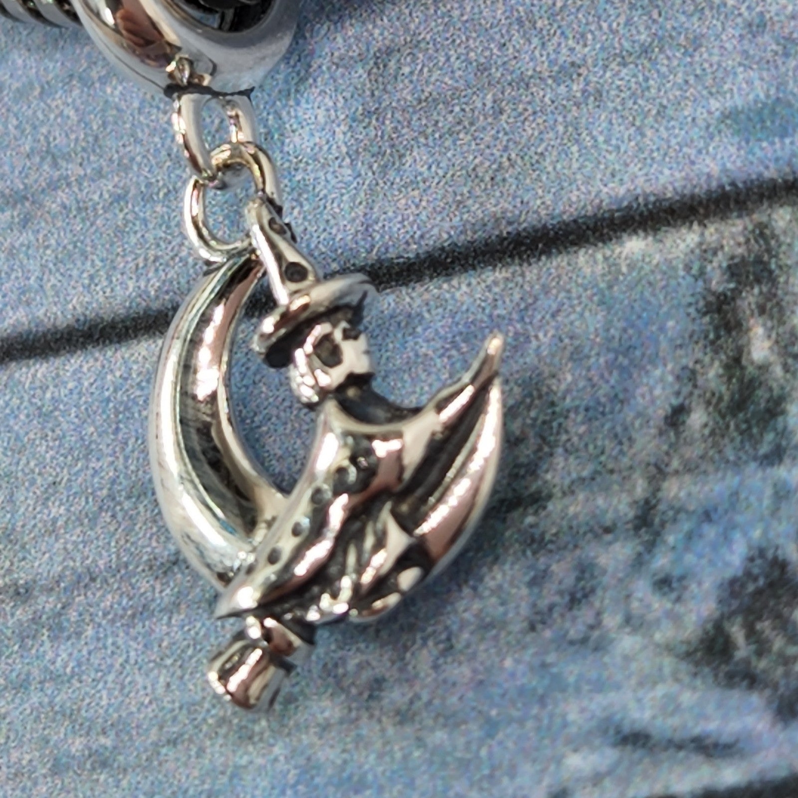S935 Sterling Silver Luxury Halloween Small Witch Broom Pendant Retired Charm