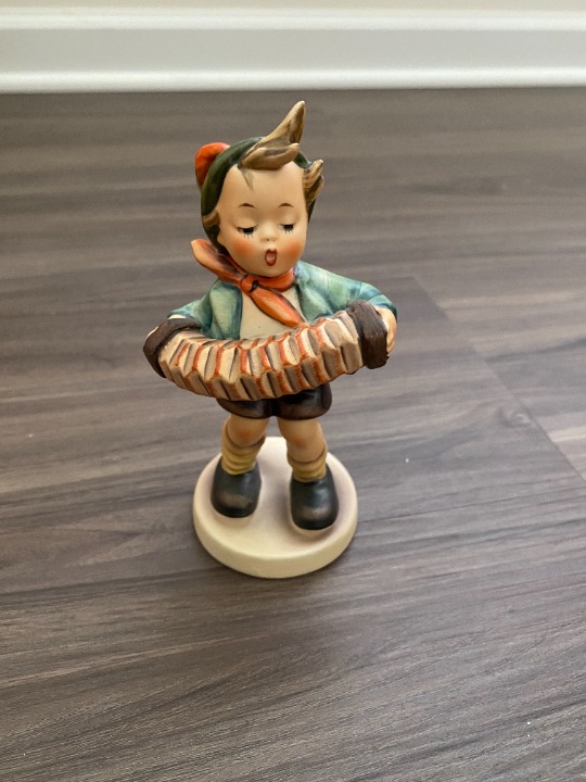 Hummel Accordion Boy #185