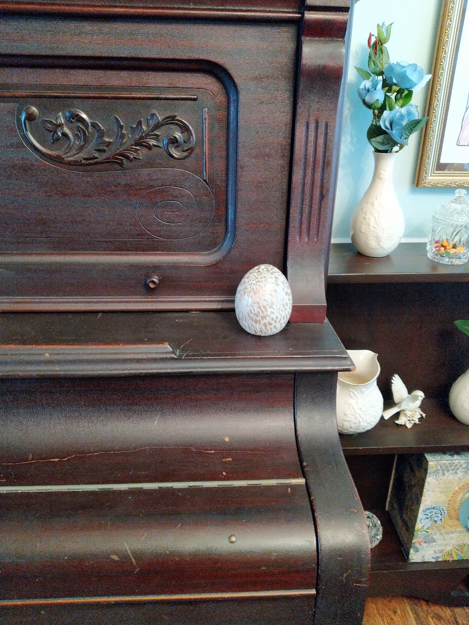 Glass egg - detail