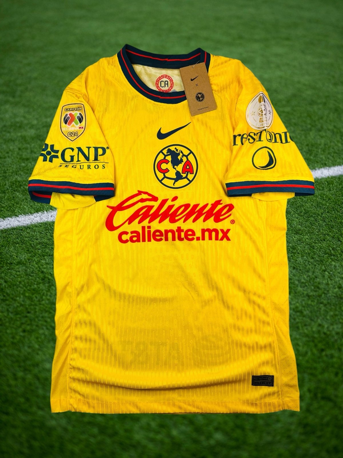 Club América jersey slim size fit like M or S , this jersey came smaller