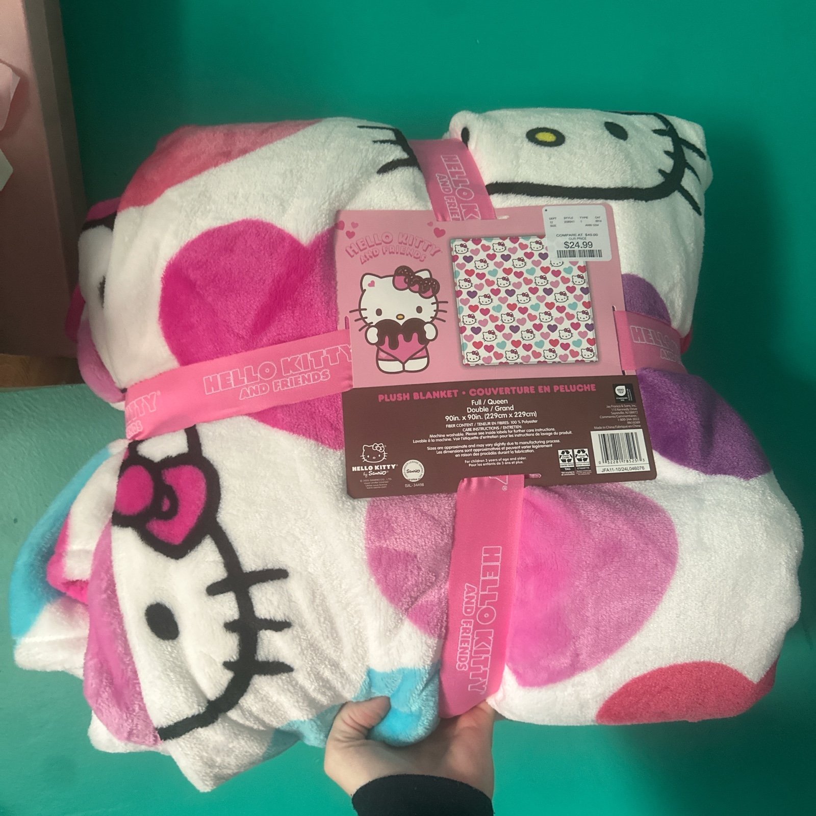 Hello Kitty valentine’s day colorful hearts queen size blanket